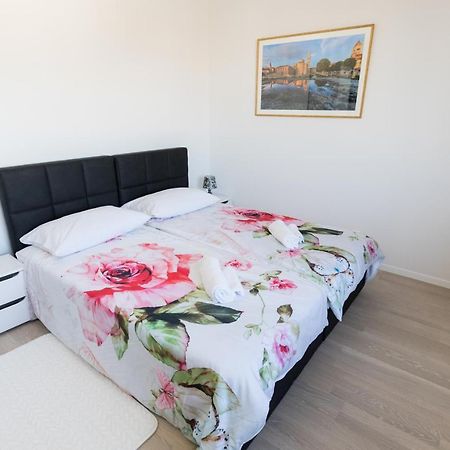 Studio Apartman Moonlight 扎达尔 外观 照片