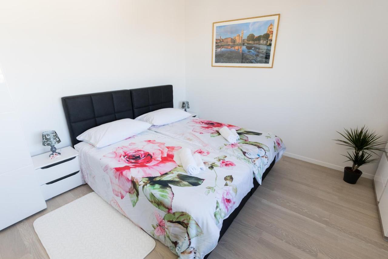 Studio Apartman Moonlight 扎达尔 外观 照片