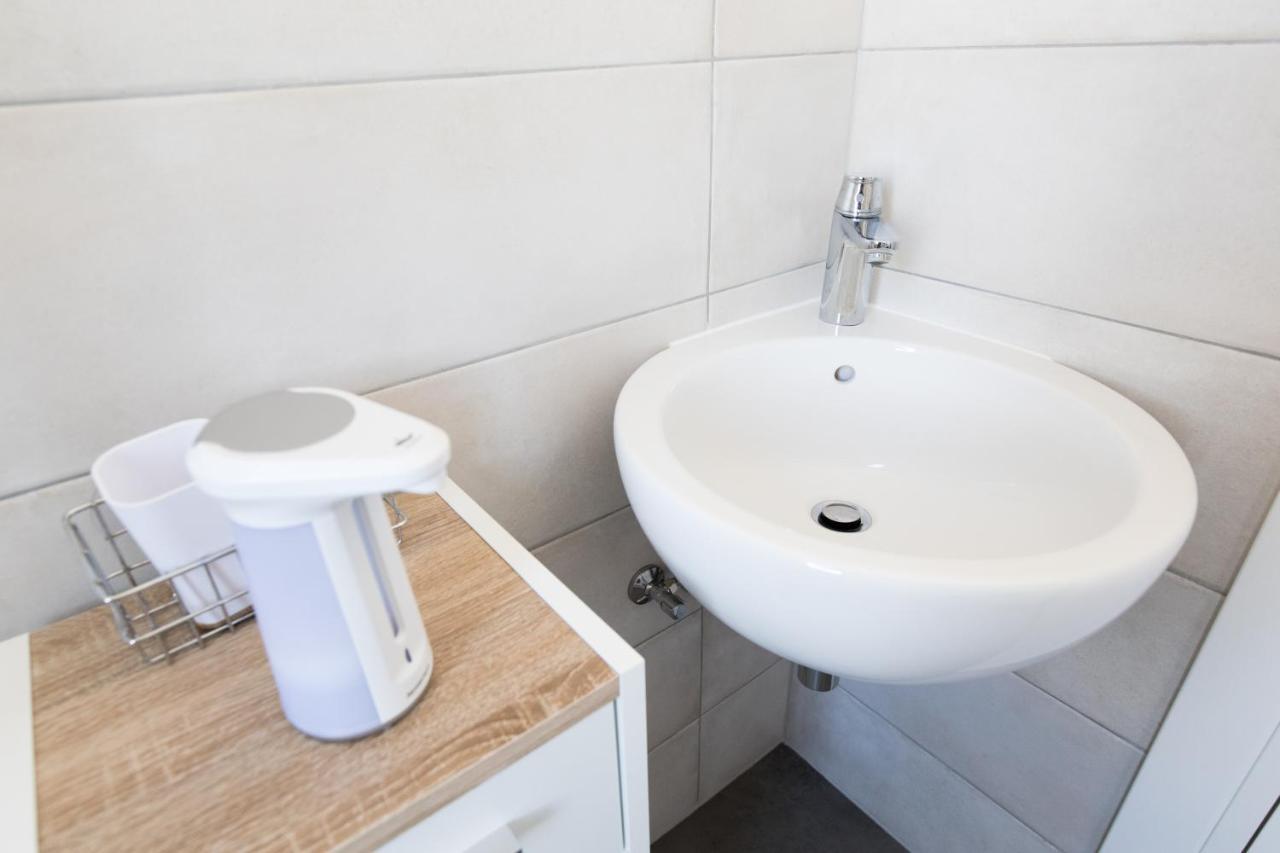 Studio Apartman Moonlight 扎达尔 外观 照片