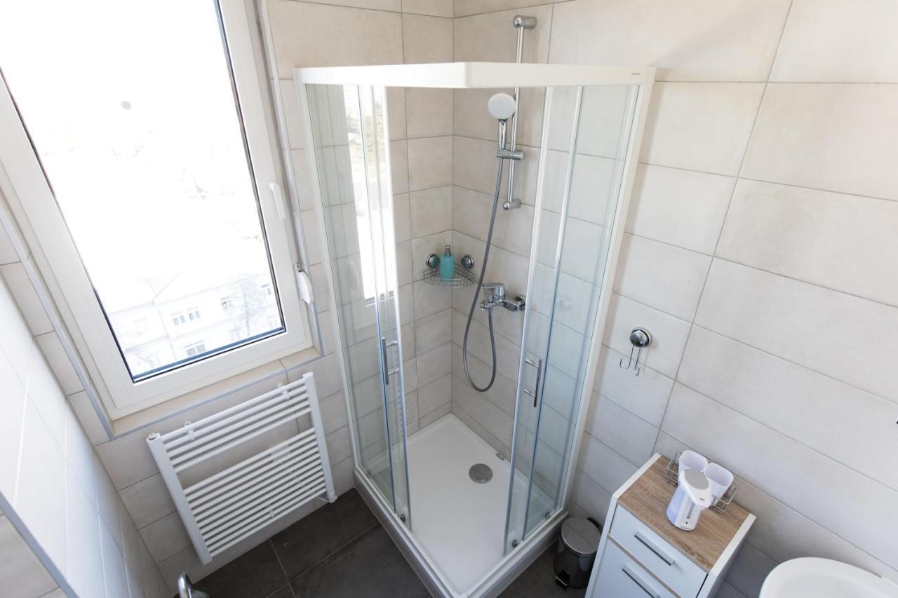 Studio Apartman Moonlight 扎达尔 外观 照片