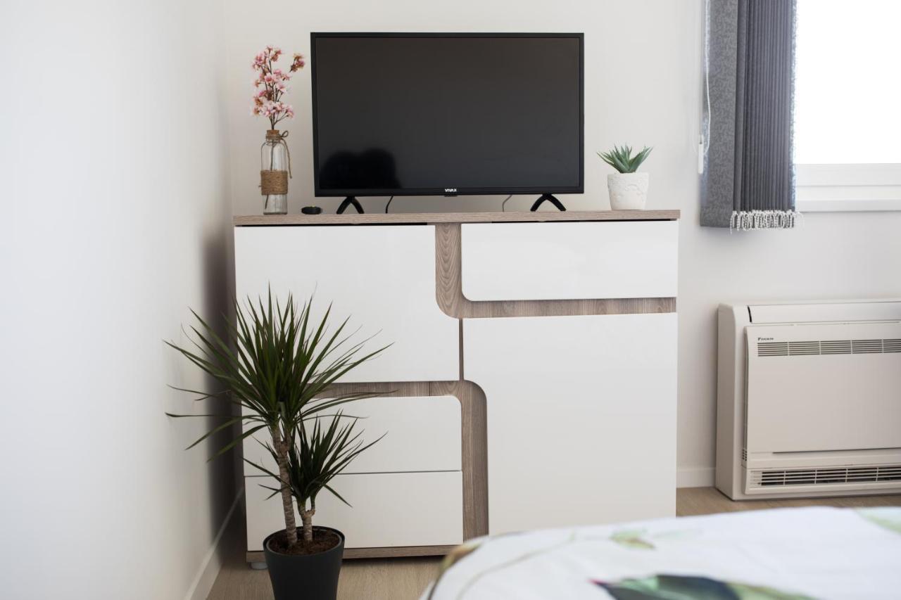 Studio Apartman Moonlight 扎达尔 外观 照片