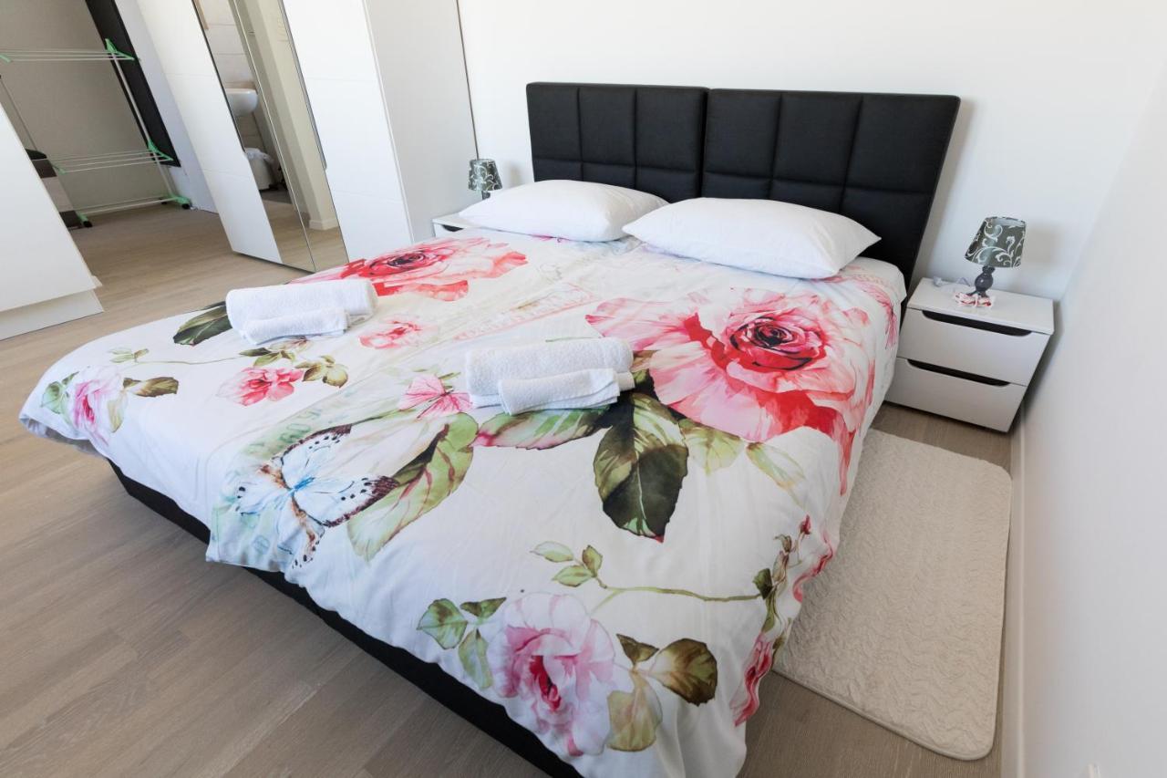 Studio Apartman Moonlight 扎达尔 外观 照片