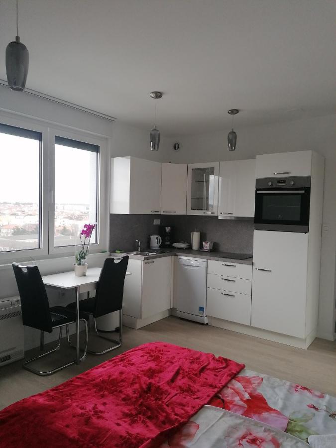 Studio Apartman Moonlight 扎达尔 外观 照片